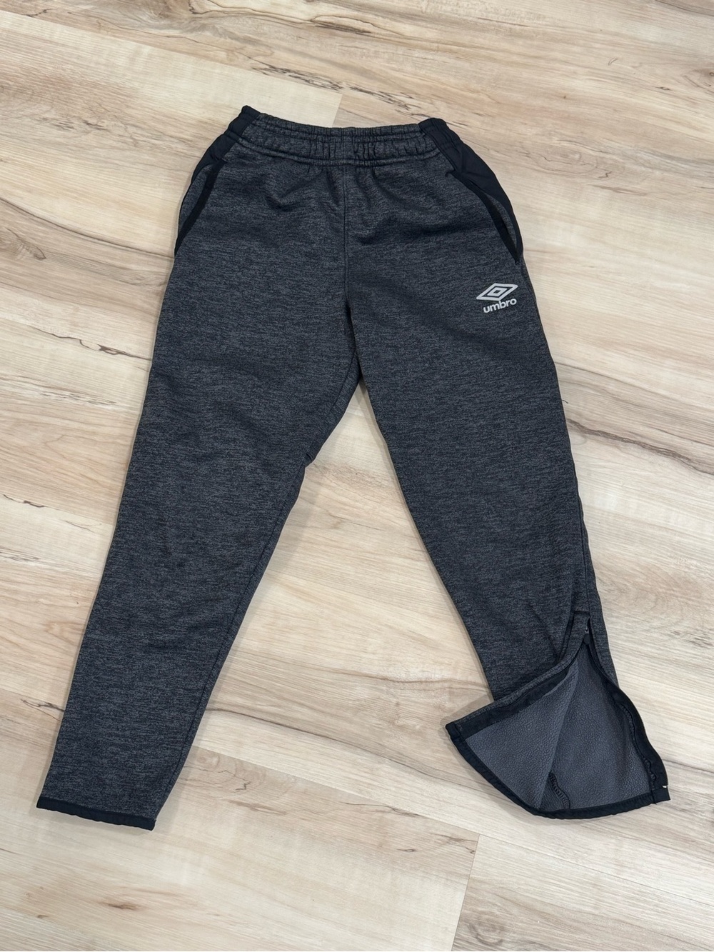 Umbro Kids' Dark Gray Heather Joggers with Ankle Zip